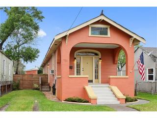 731 Hancock St, Gretna, LA 70053-2121