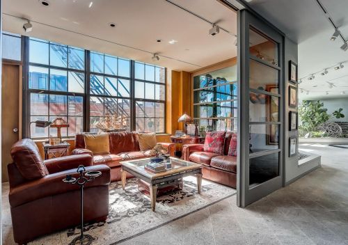 318 Chicago St, Milwaukee WI  53202-5821 exterior