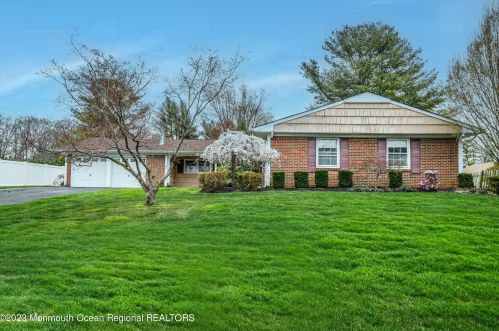 4 Cymbeline Dr, Old Bridge NJ  08857-2704 exterior