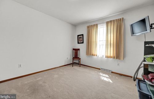 1 Cardinal Dr, Hanover PA 17331-9791 exterior