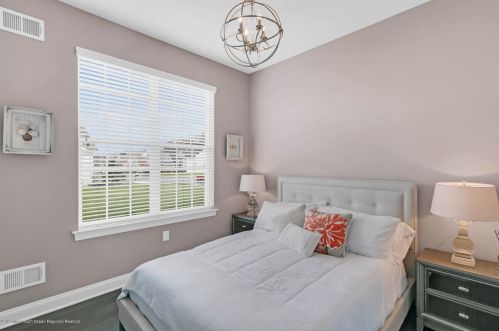 47 Sunset Dr, Tinton Falls NJ 07724 exterior