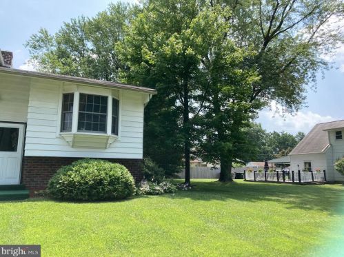 2 Belle Ln, Riverton, NJ 08077-3606