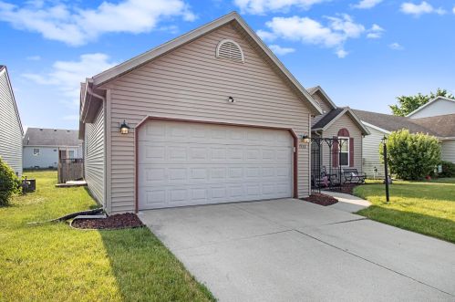 1932 Rambling Rose Ln, Mishawaka, IN 46544-5889
