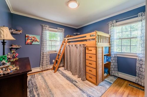 4 Riverview Rd, Uncasville CT  06382-1914 exterior