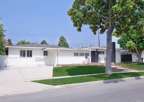 3371 Los Coyotes Diagonal, Long Beach, CA 90808-3919