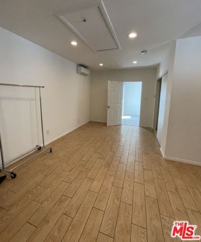 4841 Tyrone Ave, Van Nuys CA 91401-5126 exterior