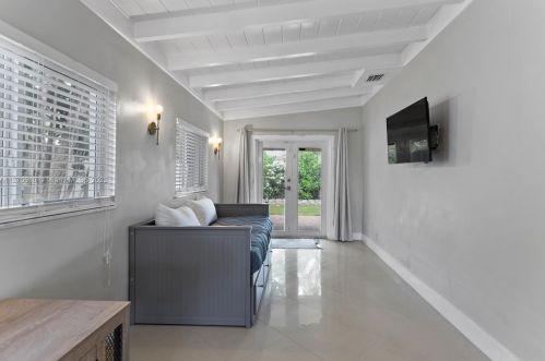 1124 13 Ter, Hollywood FL 33019-3115 exterior