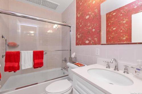 11 Adams St, East Rockaway NY  11518-1705 exterior