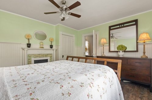 340 Grandview Ave, Zelienople PA  16063-1101 exterior