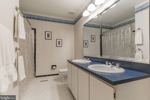 1483 Buck Crk Dr, Yardley PA 19067-4053 exterior