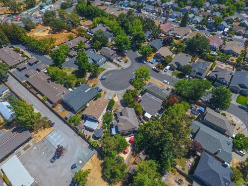 108 Duchess Ct, Windsor CA  95492-8043 exterior