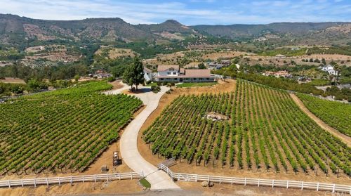 23920 La Vella Rd, Temecula CA  92590-3944 exterior