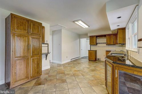 801 Morris Rd, Blue Bell PA  19422-1548 exterior