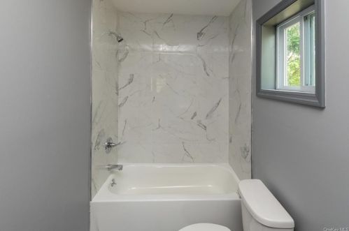 108 South St, Marlborough NY  12542-5620 exterior
