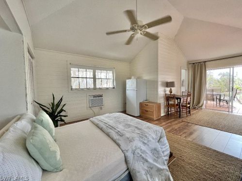 220 Palm Lk Dr, Sanibel FL 33957-5601 exterior