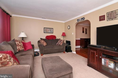 3130 Parker Dr, Lancaster, PA 17601-1635