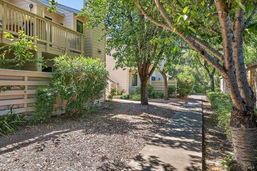 527 Mission Blvd, Santa Rosa, CA 95409-5347