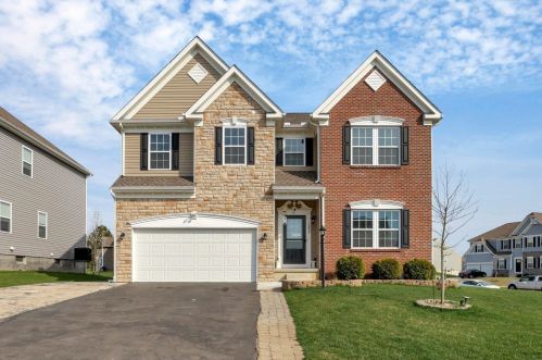 1479 Mary Lou Dr, Pataskala, OH 43062-5033