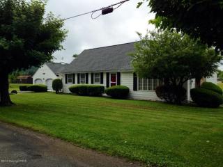 44 Holland St, Hometown, PA 18252-4612
