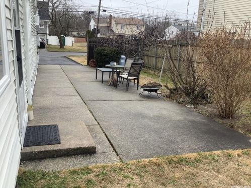 752 Peter Paul Dr, West Islip NY  11795-3536 exterior