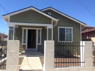 1951 Auseon Ave, Oakland, CA 94621-1531