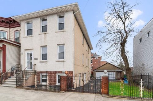 3218 Layton Ave, Bronx, NY 10465-1530