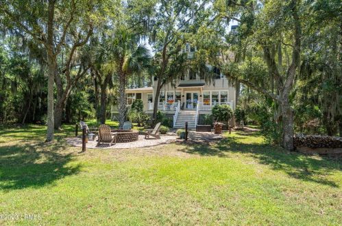 66 Bay Dr, Beaufort SC  29907-1755 exterior