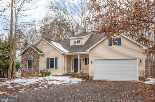 1027 Eastover Pkwy, Locust Grove, VA 22508-5170