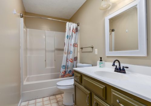 42 Meadow Wood Dr, Florence KY  41042-9323 exterior