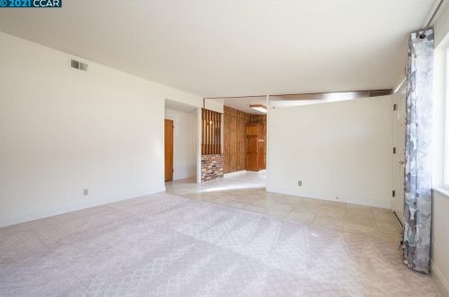 1737 El Toro Way, Pinole CA  94564-2116 exterior