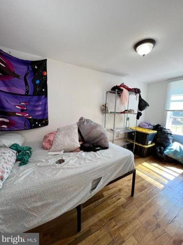 6810 Guyer Ave, Philadelphia PA 19142-2518 exterior