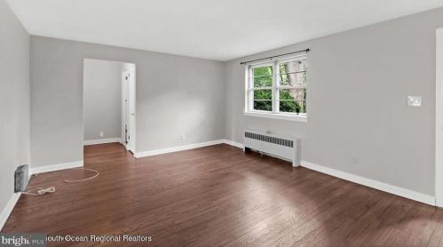 71 Manor Dr, Tinton Falls NJ  07712-2568 exterior