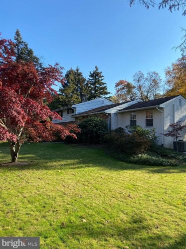 678 Cathcart Rd, Blue Bell PA  19422-1404 exterior