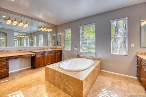 7432 Circulo Sequoia, Carlsbad CA 92009-8467 exterior