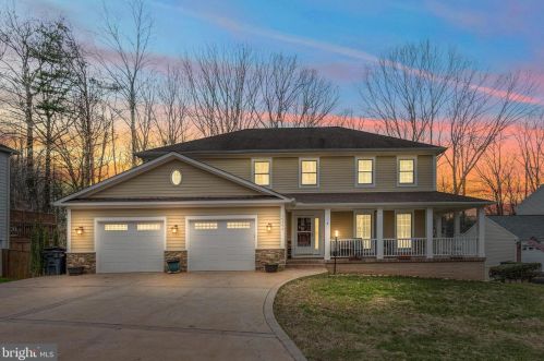 14592 Marr Ct, Woodbridge, VA 22193-3500