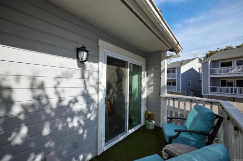 132 Mangano Cir, Encinitas CA  92024-2737 exterior
