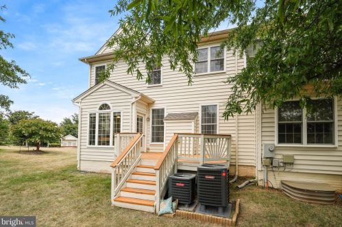 15843 Fourmile Creek Ct, Haymarket VA  20169-5427 exterior