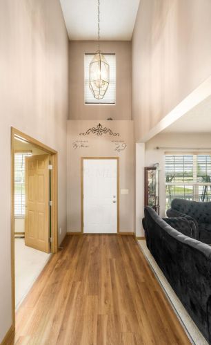 376 Enos Loomis St, Pataskala OH  43062-8160 exterior