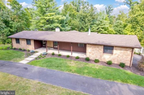 2136 Old Skippack Rd, Harleysville PA  19438-1367 exterior