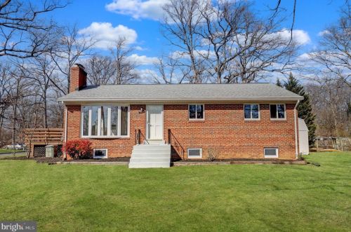 7036 Forest View Dr, Springfield, VA 22150-3119