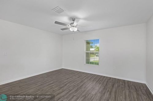 2097 Burlington St, Fort Pierce FL 34984-4351 exterior