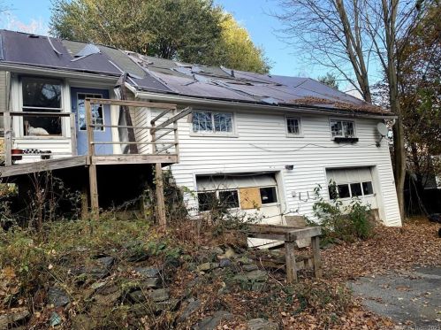 1 Farm Ct, Bethel, CT 06801-1453