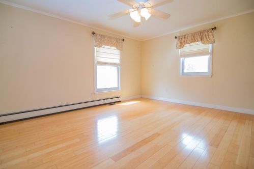 13 Harvey Rd, Londonderry NH  03053-7412 exterior