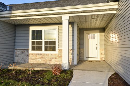 637 Annecy Park Cir, Waterford, WI 53185-4262