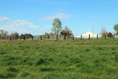 1066 Barker St, Metolius OR  97741-9398 exterior