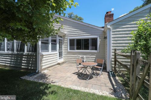 932 Queens Dr, Yardley PA  19067-4528 exterior