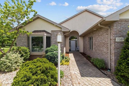 735 Estate Dr, Fond Du Lac, WI 54935-8324