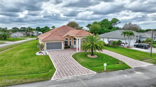 160 Saratoga Ave, Fort Pierce FL  34953-5977 exterior