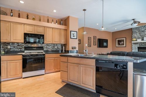 1801 Arbor Ct, Jamison PA  18929-1672 exterior