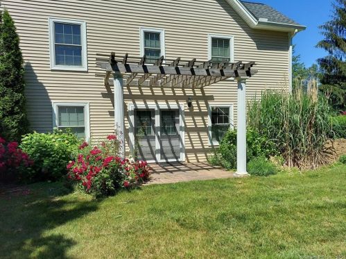 351 Matthews St, Bristol CT  06010-3400 exterior